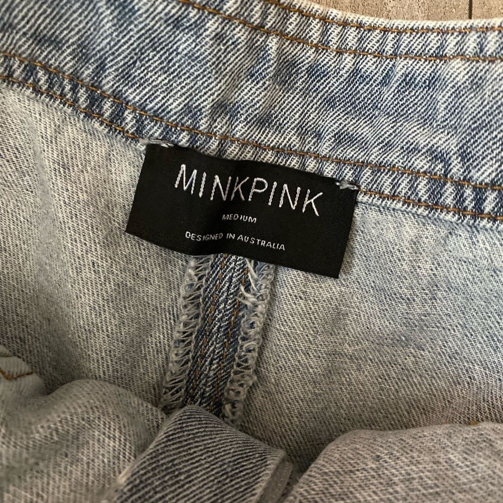 NWOT MINKPINK Women’s Medium Shayna LIGHT WASH COTTON DENIM Jean PANEL SHORTS - Picture 4 of 7